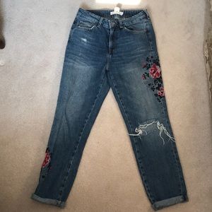 🌷Flower Embroidered Mom Jeans🌷